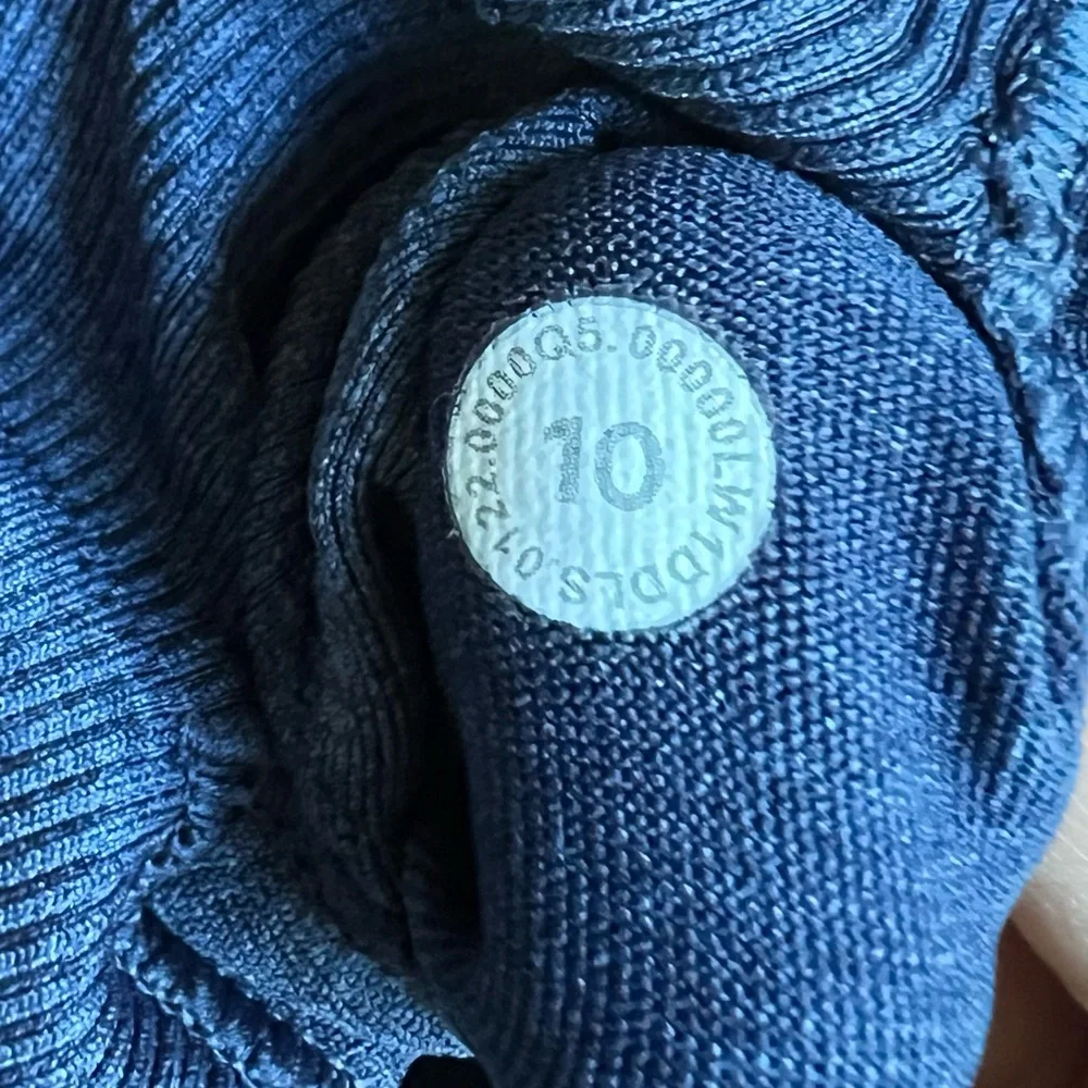 Lululemon Ebb Speckled Cropped Racerback Tank/Sports Bra - Picture 8 of 8